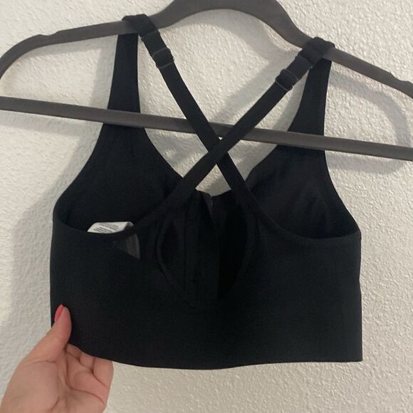 NWOT- Athleta- black zip front sports bra with cross back- Size XS - Picture 4 of 11